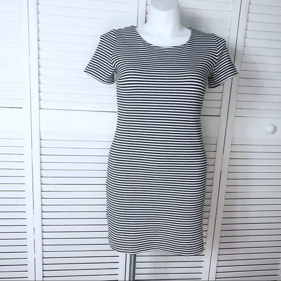 ⭐️3/$15 Splendid Belmont Striped Dress - Picture 2 of 7